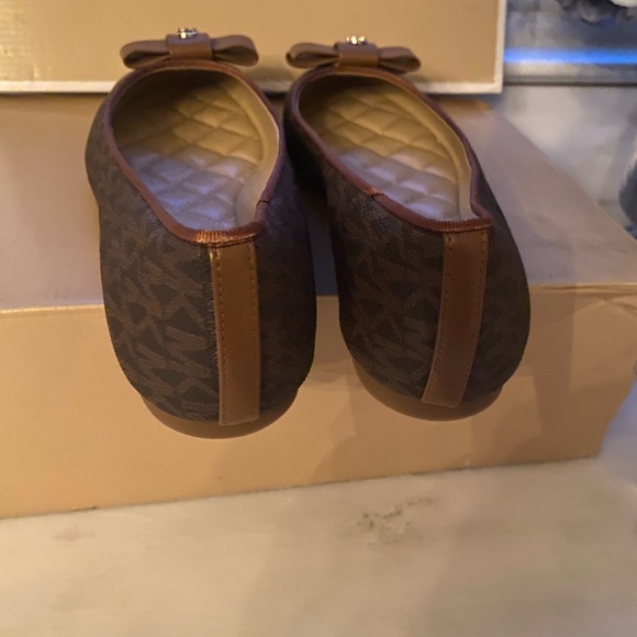 Michael Kors Signature Print Gale Flats, Size 7.5, Color: Brown - Picture 6 of 10